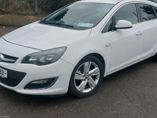 Vauxhall Astra Hatchback, Diesel, 2013, White