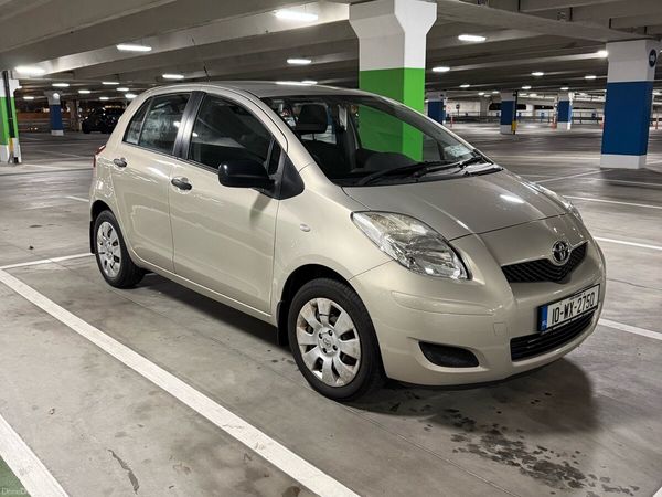 Toyota Yaris Hatchback, Petrol, 2010, Gold