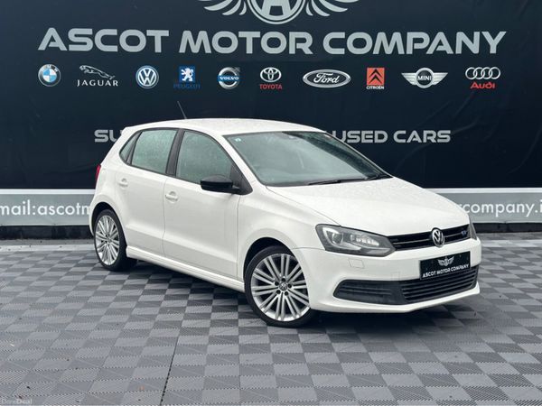 Volkswagen Polo Hatchback, Petrol, 2015, White