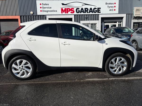 Toyota Aygo Hatchback, Petrol, 2022, White