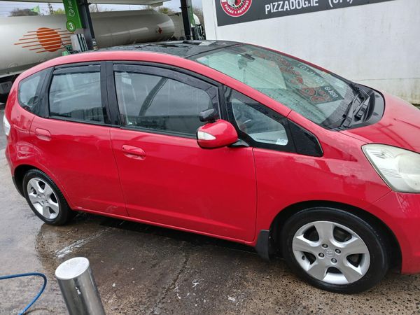Honda Jazz Hatchback, Petrol, 2011, Red