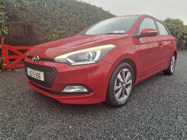 Hyundai i20 Hatchback, Petrol, 2015, Red