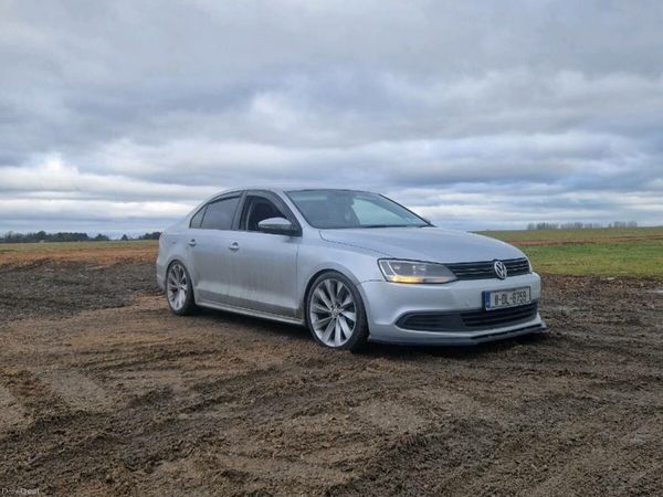 Volkswagen Jetta Saloon, Diesel, 2011, Silver