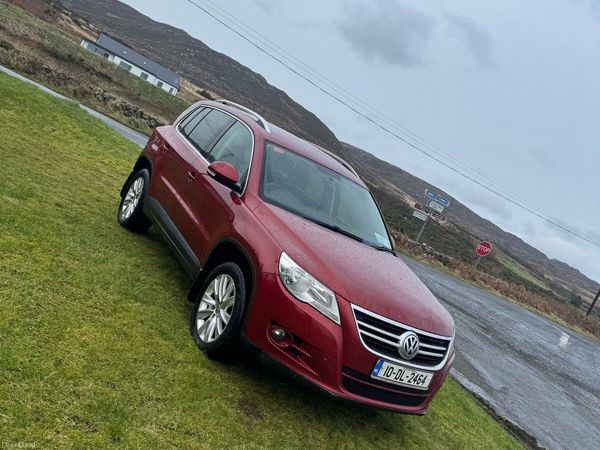 Volkswagen Tiguan SUV, Diesel, 2010, Red