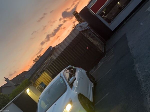 Ford Focus Hatchback, Petrol, 2015, White