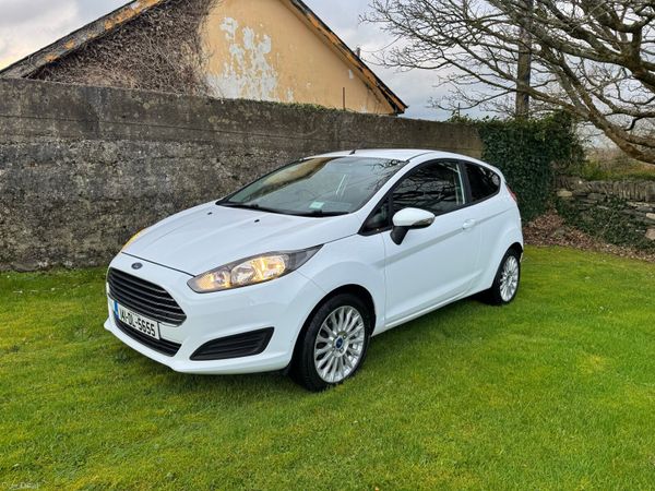 Ford Fiesta Hatchback, Petrol, 2014, White