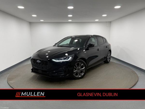 Ford Focus Hatchback, Petrol, 2023, Black