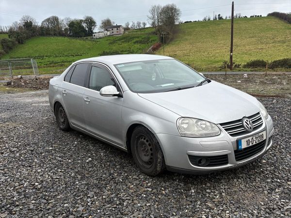 Volkswagen Jetta Saloon, Diesel, 2010, Silver