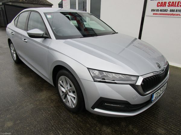 Skoda Octavia Saloon, Diesel, 2023, Grey