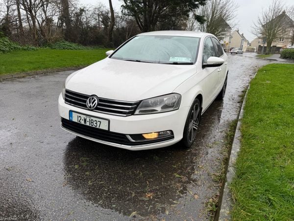 Volkswagen Passat Saloon, Diesel, 2012, White