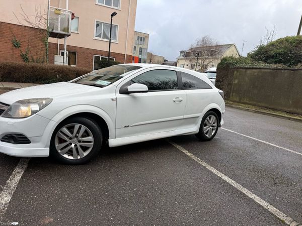 Volkswagen Passat Saloon, Petrol, 2008, Beige