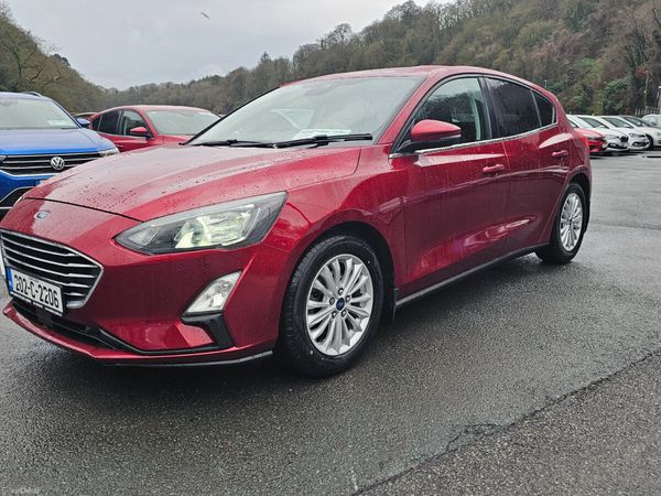Ford Focus Hatchback, Diesel, 2020, Red