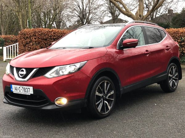 Nissan Qashqai Hatchback, Petrol, 2014, Red