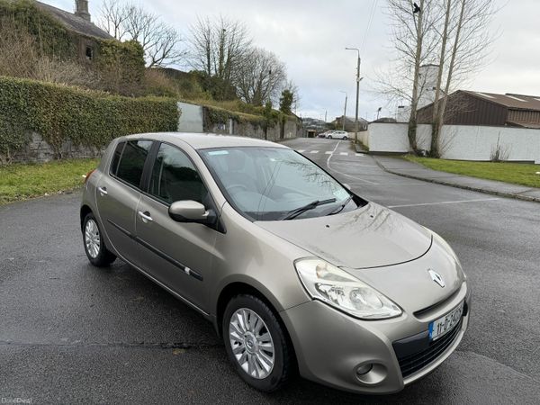 Renault Clio Hatchback, Petrol, 2011, Gold