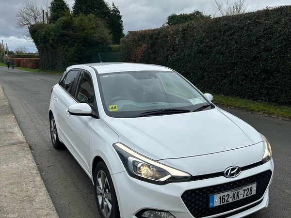 Hyundai i20 Hatchback, Petrol, 2016, White
