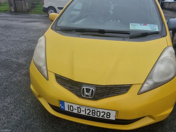 Honda Fit Hatchback, Petrol, 2010, Yellow