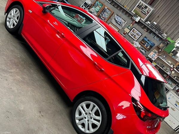 Opel Astra Hatchback, Diesel, 2016, Red
