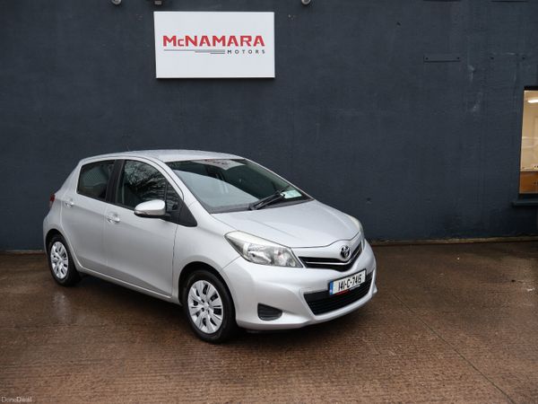 Toyota Yaris Hatchback, Petrol, 2014, Silver