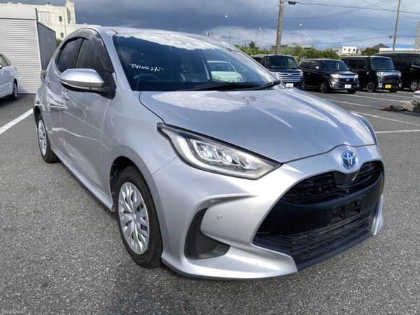 Toyota Yaris Hatchback, Petrol Hybrid, 2020, Silver