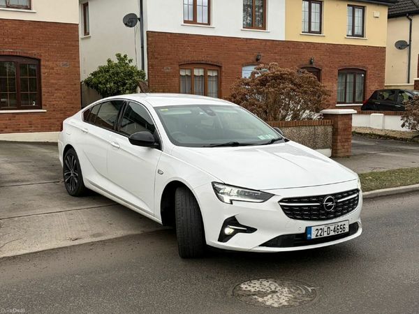 Opel Insignia Hatchback, Diesel, 2022, White