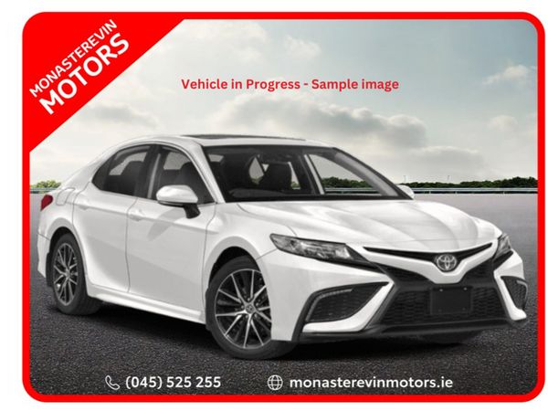 Toyota Camry Saloon, Petrol Hybrid, 2022, White