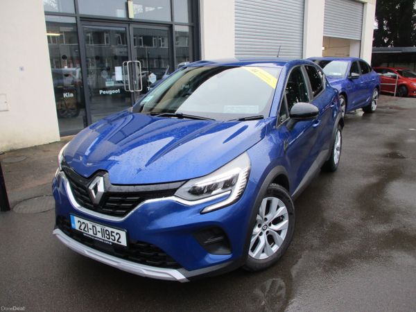 Renault Captur Hatchback, Petrol, 2022, Blue