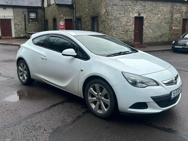 Opel Astra Hatchback, Petrol, 2012, White