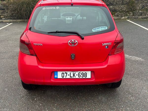 Toyota Yaris Hatchback, Petrol, 2007, Red