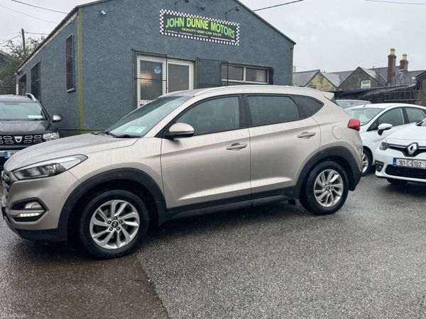Hyundai Tucson SUV, Diesel, 2016, Gold