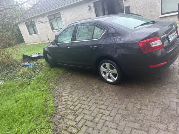 Skoda Octavia Saloon, Diesel, 2016, Black
