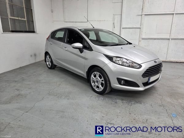 Ford Fiesta Hatchback, Petrol, 2014, Silver