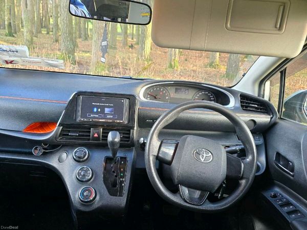 Toyota Sienta MPV, Petrol, 2017, Silver