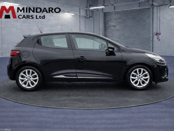 Renault Clio Hatchback, Petrol, 2018, Red