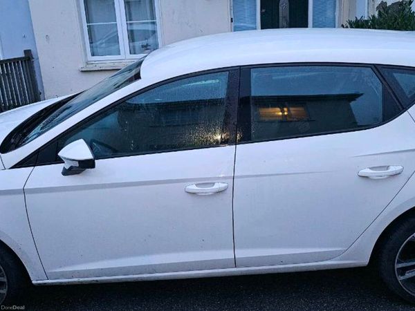 SEAT Leon Hatchback, Petrol, 2013, White