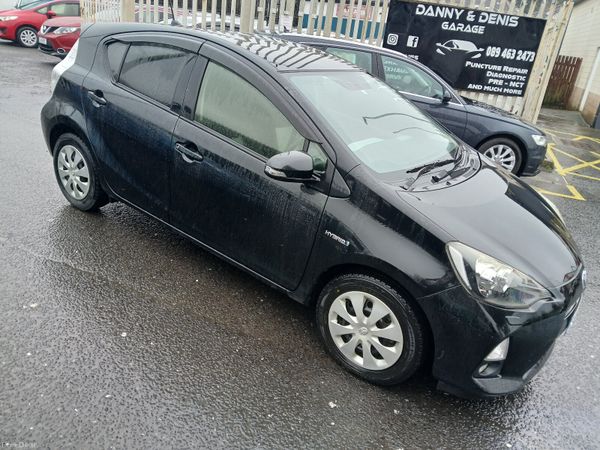 Toyota Aqua Hatchback, Petrol Hybrid, 2014, Black