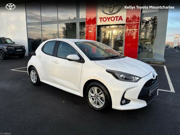 Toyota Yaris Hatchback, Petrol Hybrid, 2024, White