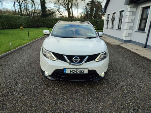 Nissan Qashqai Hatchback, Diesel, 2014, White