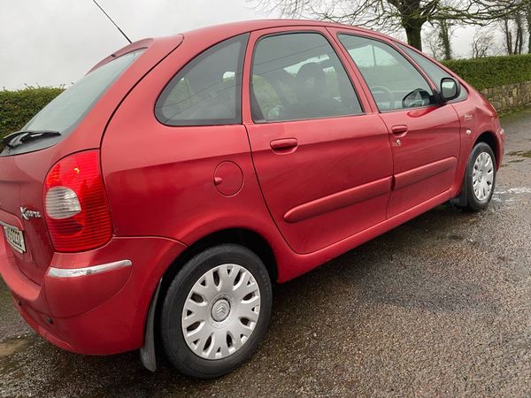 Citroen Xsara Picasso MPV, Diesel, 2010, Red