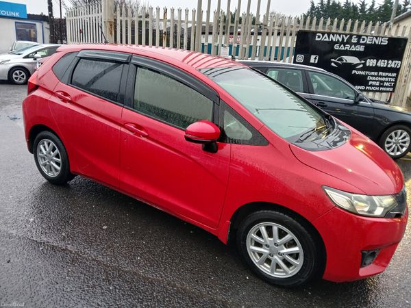 Honda Fit Hatchback, Petrol, 2015, Red