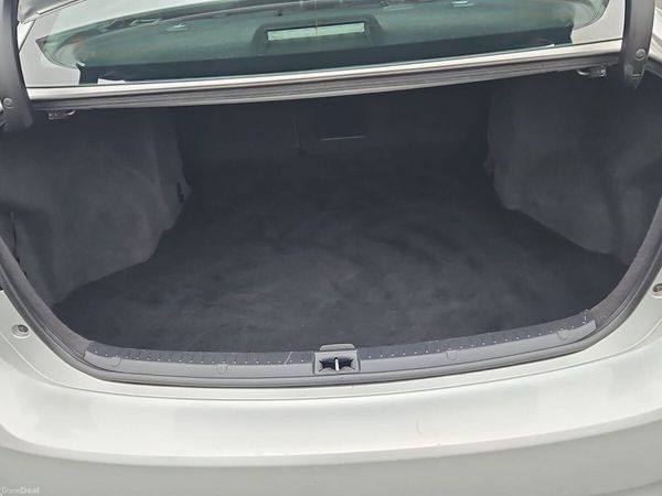 Toyota Avensis Saloon, Diesel, 2016, Silver