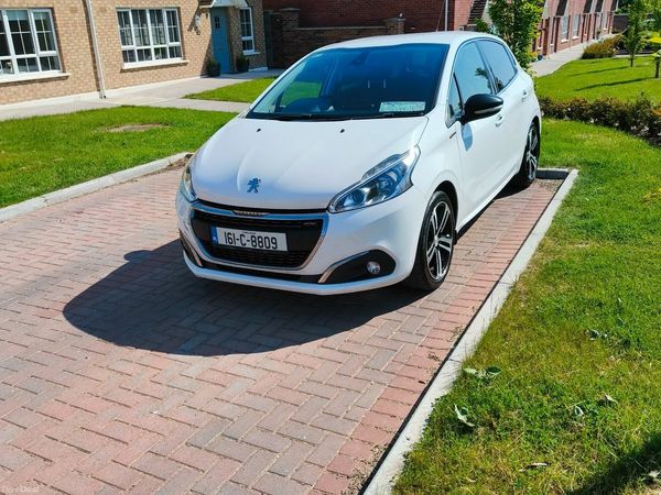 Peugeot 208 Hatchback, Diesel, 2016, White