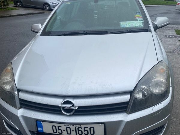 Opel Astra Hatchback, Petrol, 2005, Silver
