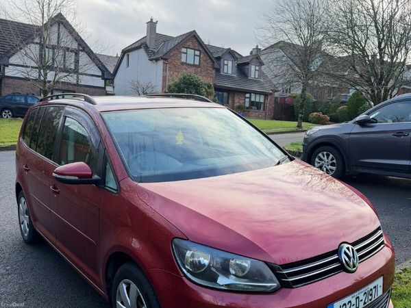 Volkswagen Touran MPV, Petrol, 2013, Red