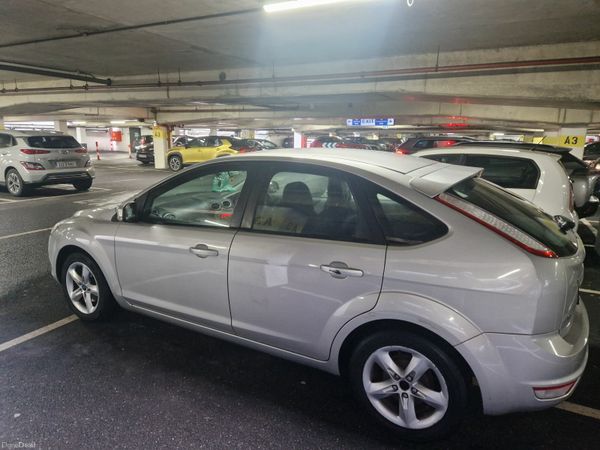 Ford Focus Hatchback, Petrol, 2009, Silver