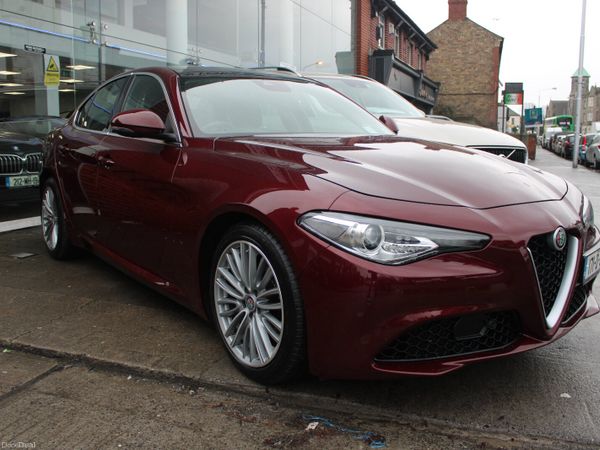 Alfa Romeo Giulia Saloon, Petrol, 2017, Red