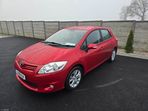 Toyota Auris Hatchback, Diesel, 2012, Red