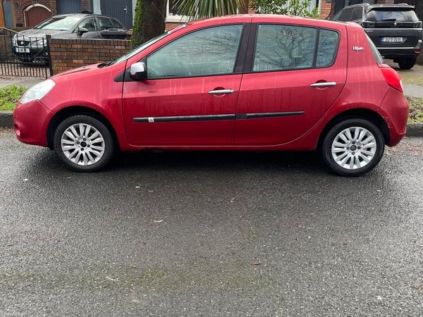 Renault Clio Hatchback, Petrol, 2010, Red