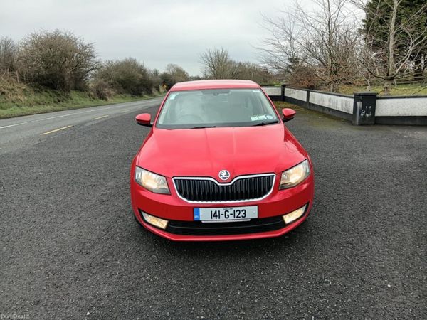 Skoda Octavia Saloon, Diesel, 2014, Red