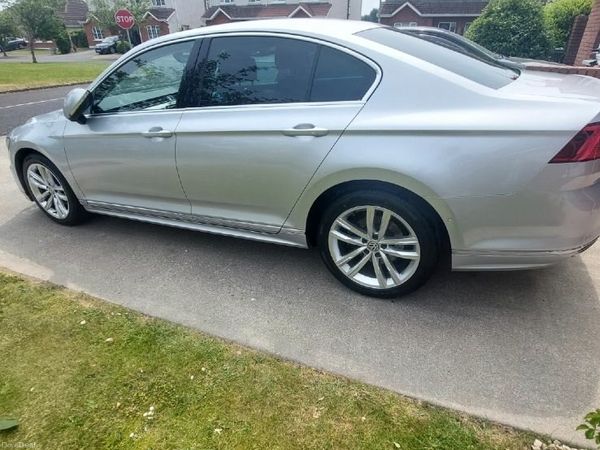Volkswagen Passat Saloon, Diesel, 2017, Grey