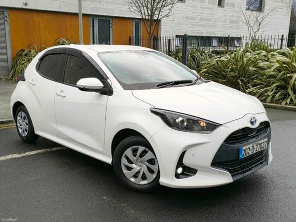 Toyota Yaris Hatchback, Petrol Hybrid, 2020, White